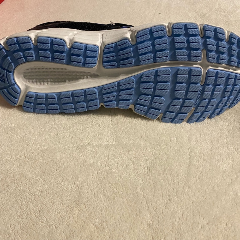 New Balance Women’s Running Shoe size 10.5 Wide (NEW) - Picture 2 of 6